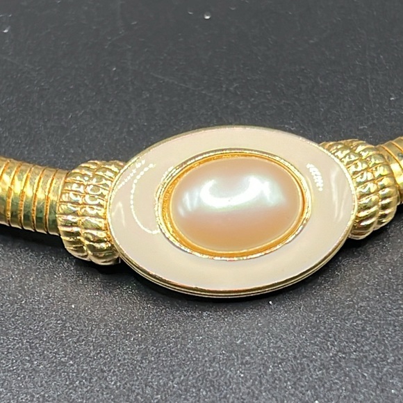 Vintage Monet enamel, faux pearl , heavy Omega chain necklace - Picture 2 of 7